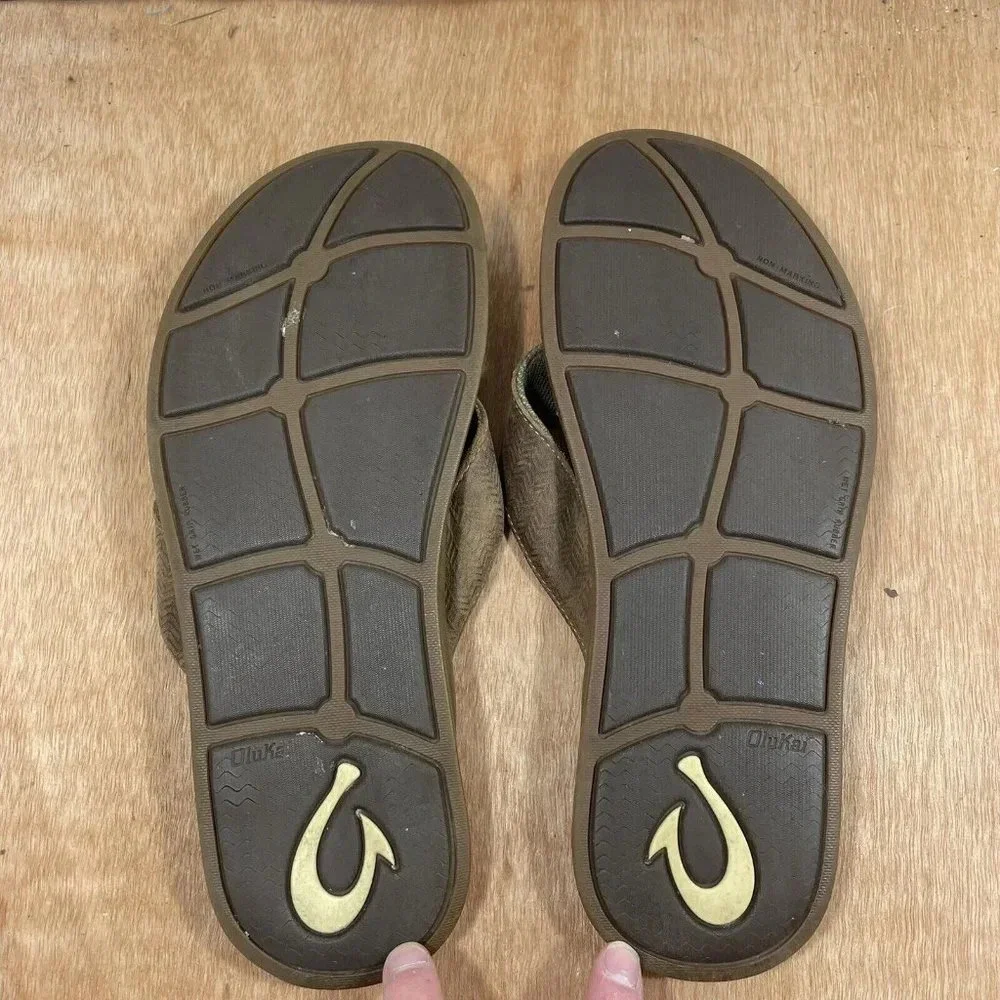 Olukai Ohana Flip Flop Mens size 9 Sandals Brown Slip On